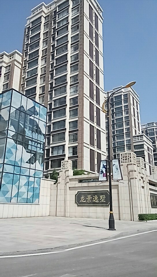 2018年5月4日臻觀(guān)園小區(qū)地下停車(chē)場(chǎng)防火卷簾門(mén)貨到工地